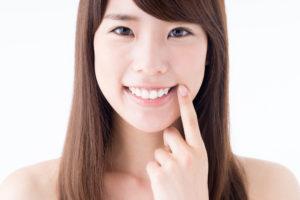 日本人の歯並びに対する意識や関心は?目立たない矯正器具も登場している!